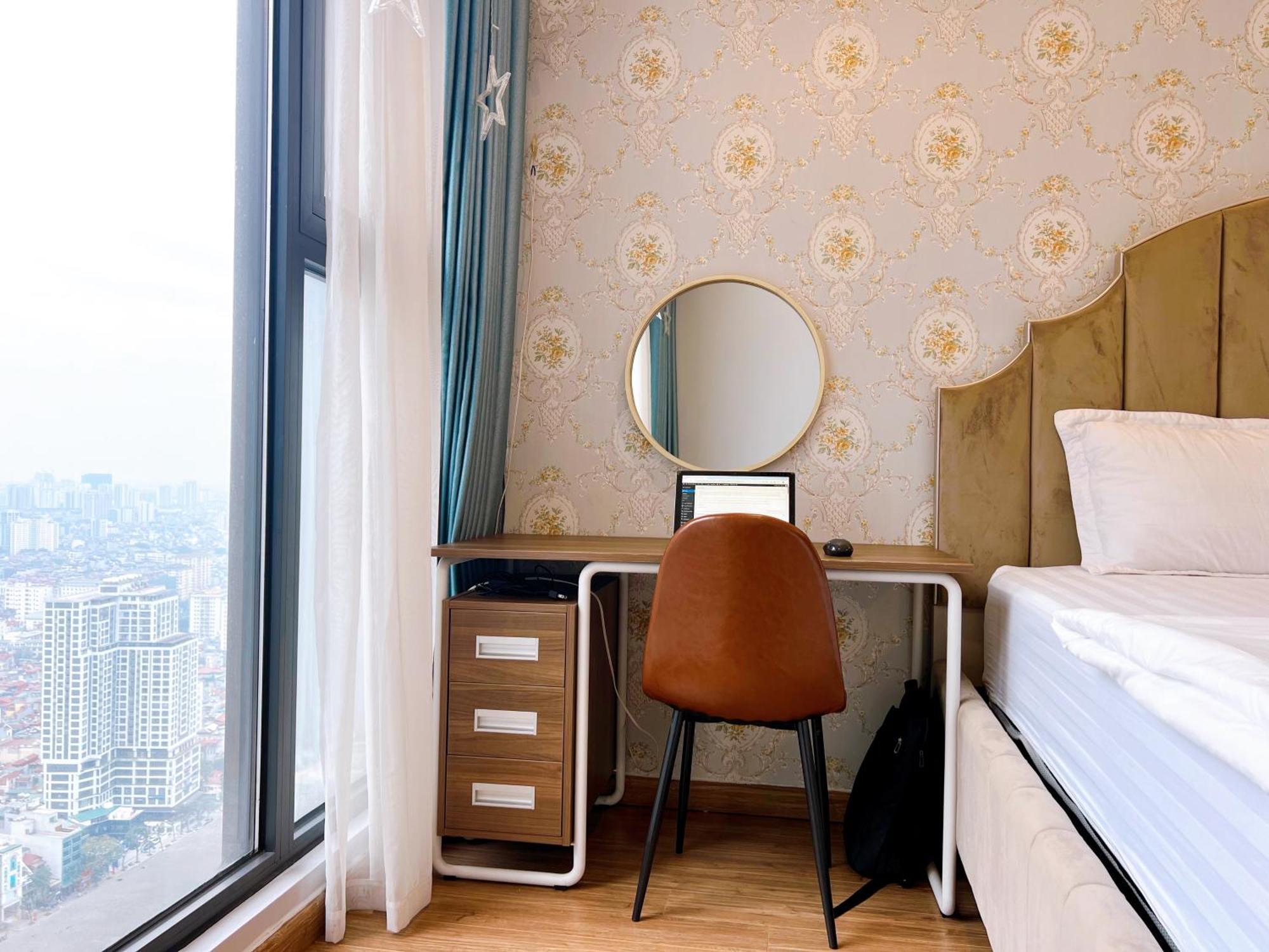 Vinhomes Metropolis & * Hanoi